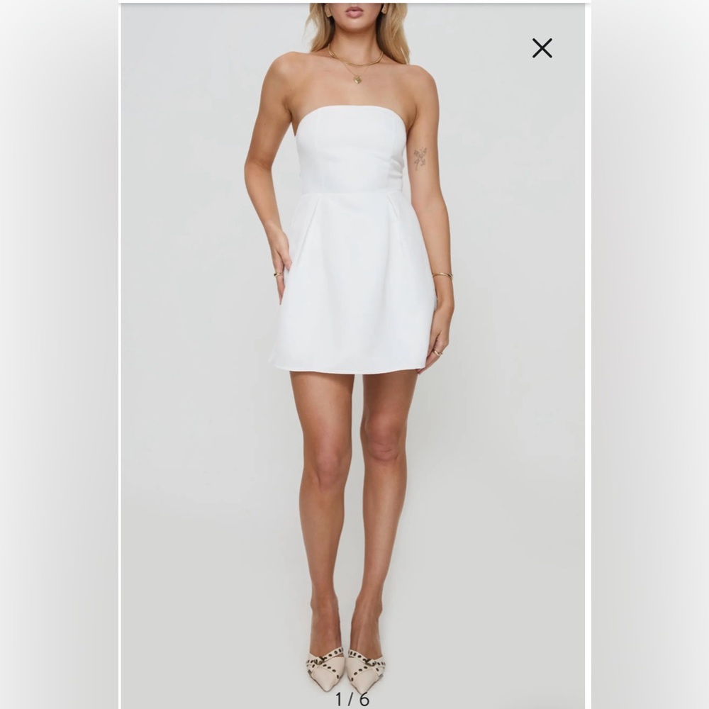 Princess Polly Strapless Mini Dress 
Size 4
Worn once